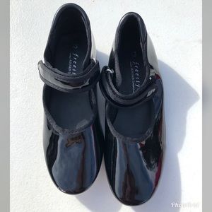 Girls Freestyle black patent tap shoes size 13